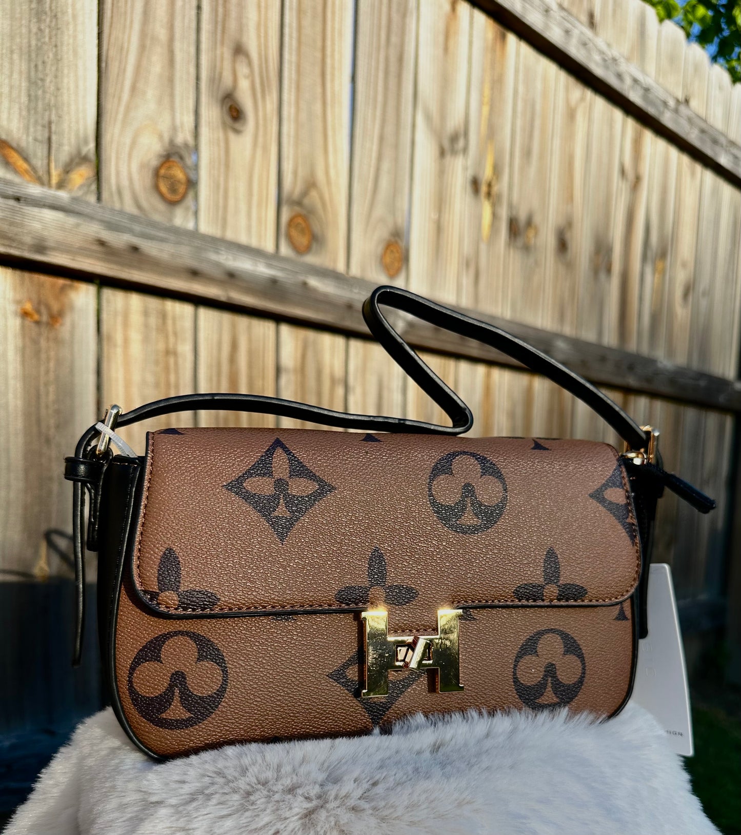 Flower buckle