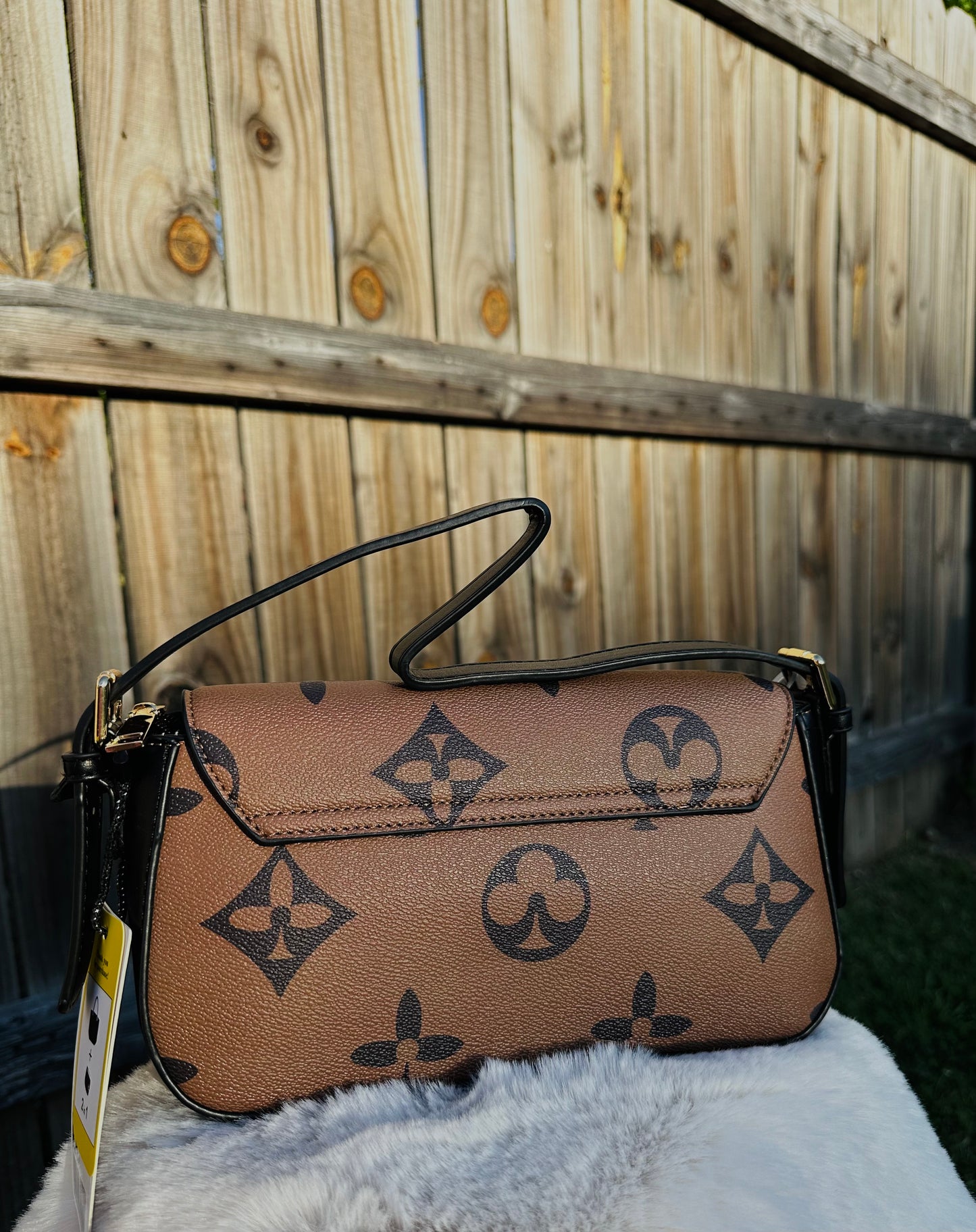 Flower buckle